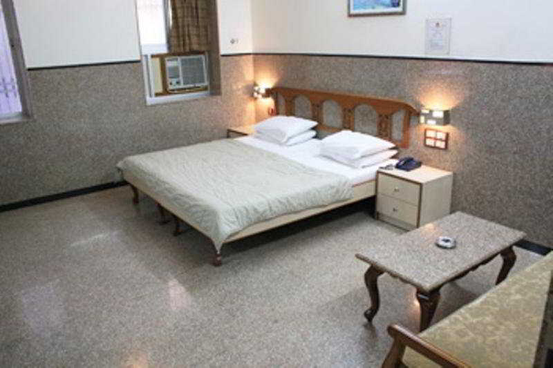 Hotel Royal Castle Мумбаи Экстерьер фото